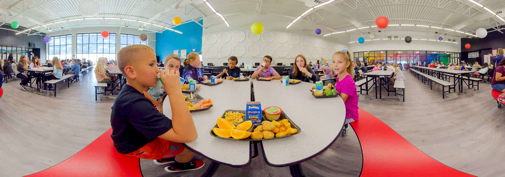 Kids at lunch eating fresh meals 360 video